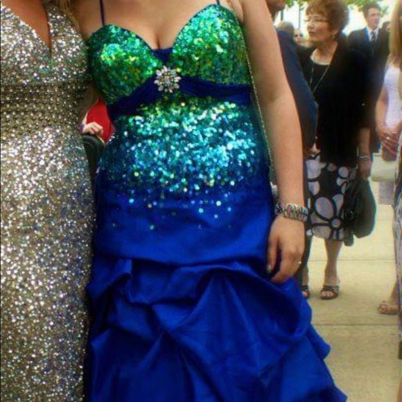 Grad Dress - Picture 1 of 2